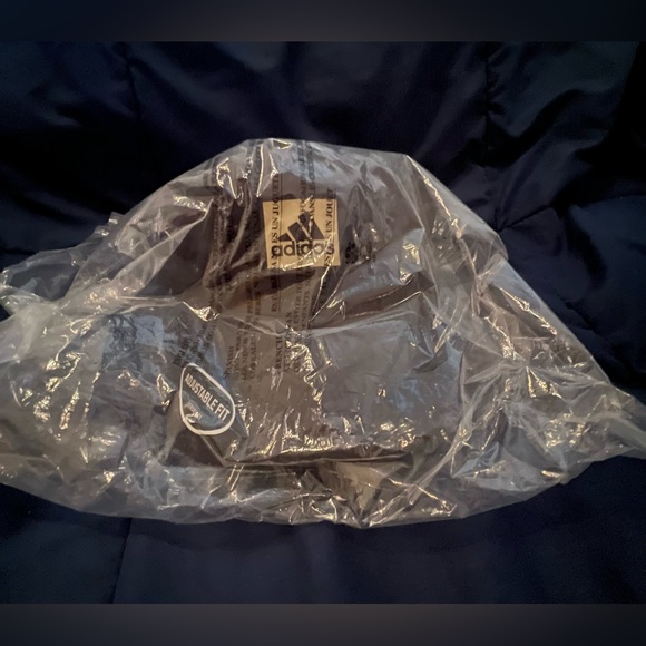 Adidas Ultimate Plus II Cap Black/Gold Metallic Adjustable Fit - Picture 3 of 3